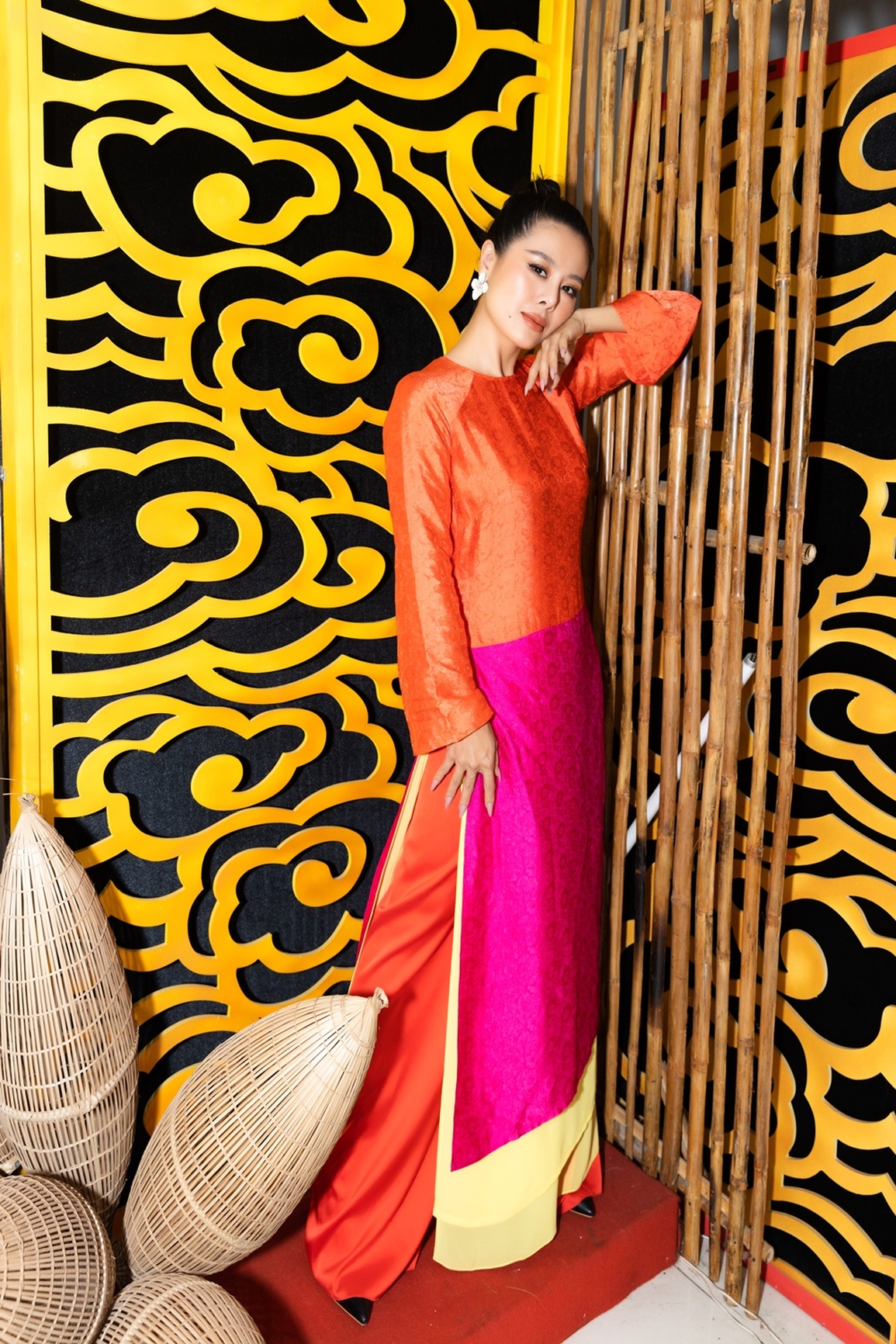 Nam Thư xúc động khi nhận Huy chương Vàng liên hoan sân khấu kịch toàn quốc - 3 Nam Thư xúc động khi nhận Huy chương Vàng liên hoan sân khấu kịch toàn quốc - 3