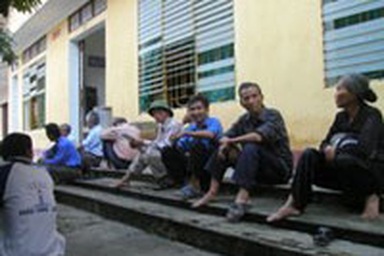 Dân bất bình với kết luận thanh tra vụ “xà xẻo” tiền cứu trợ