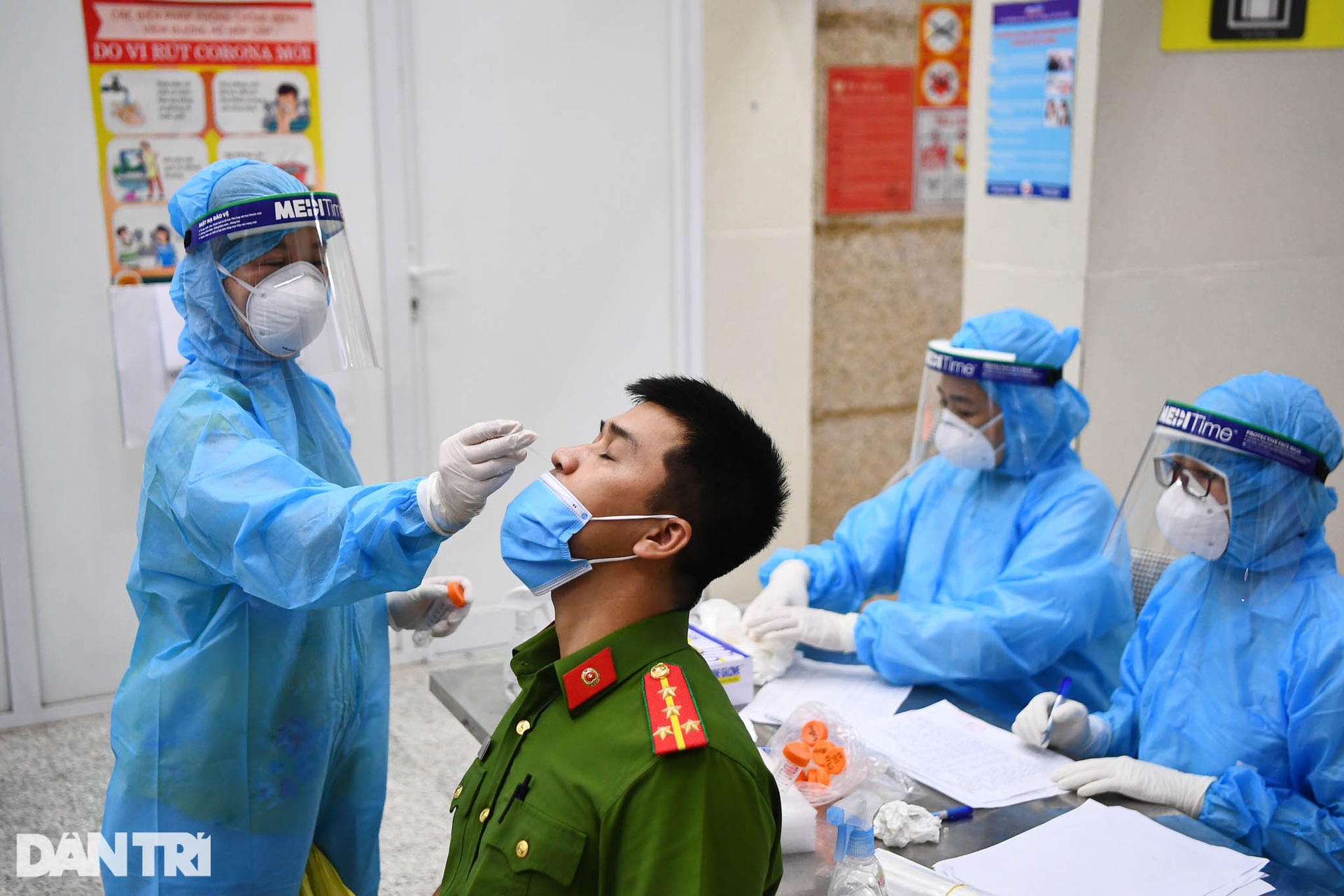 Ga Hà Nội xét nghiệm Covid-19 cho những người có nguy cơ lây nhiễm cao - 9 Ga Hà Nội xét nghiệm Covid-19 cho những người có nguy cơ lây nhiễm cao - 9