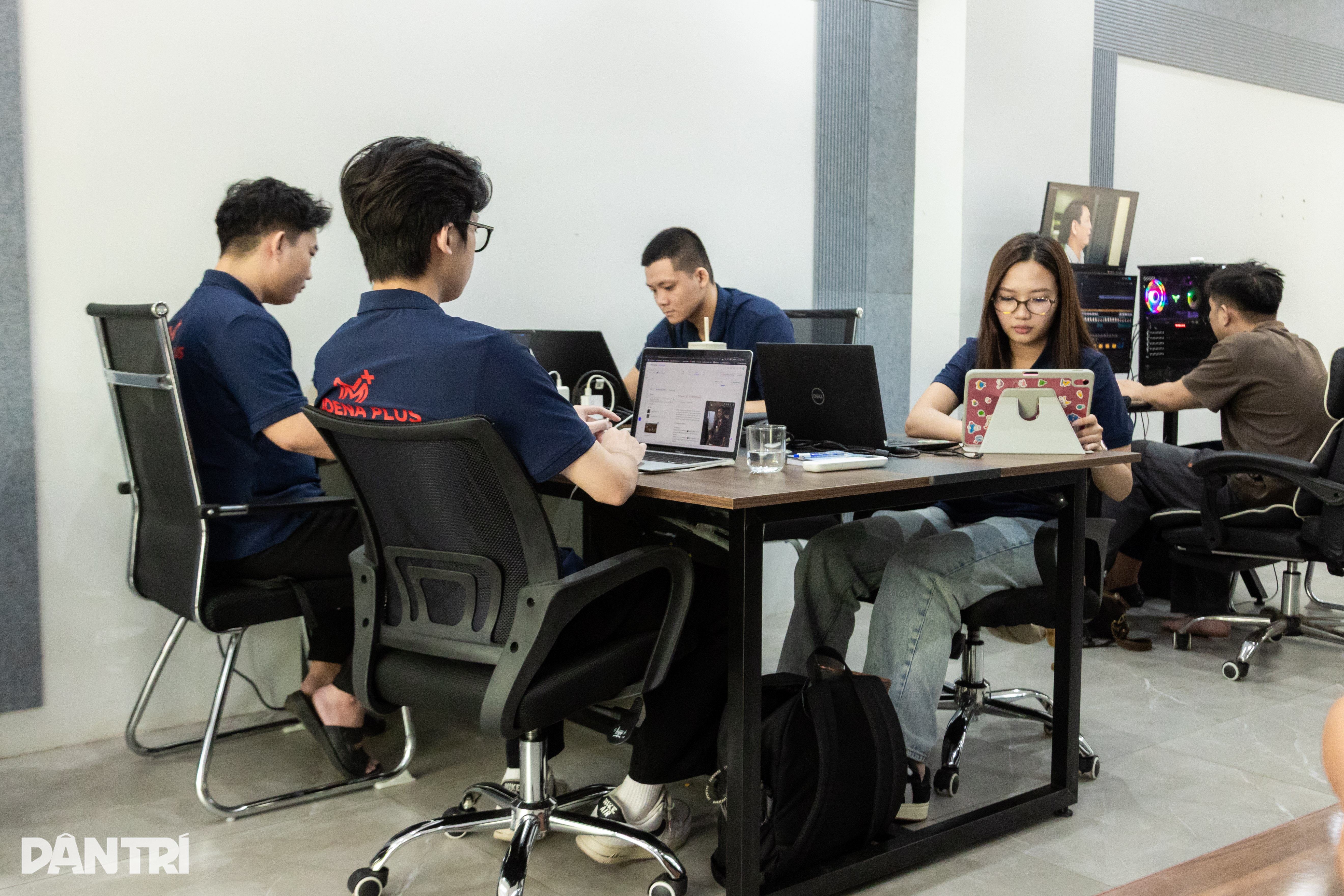 Bên trong xưởng phim AI: 11 nhân sự, mỗi ngày sản xuất 100 tập phim - 12