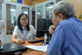 Hà Nội: Nhiều nơi vẫn yêu cầu chứng thực giấy tờ đã tích hợp trên VNeID