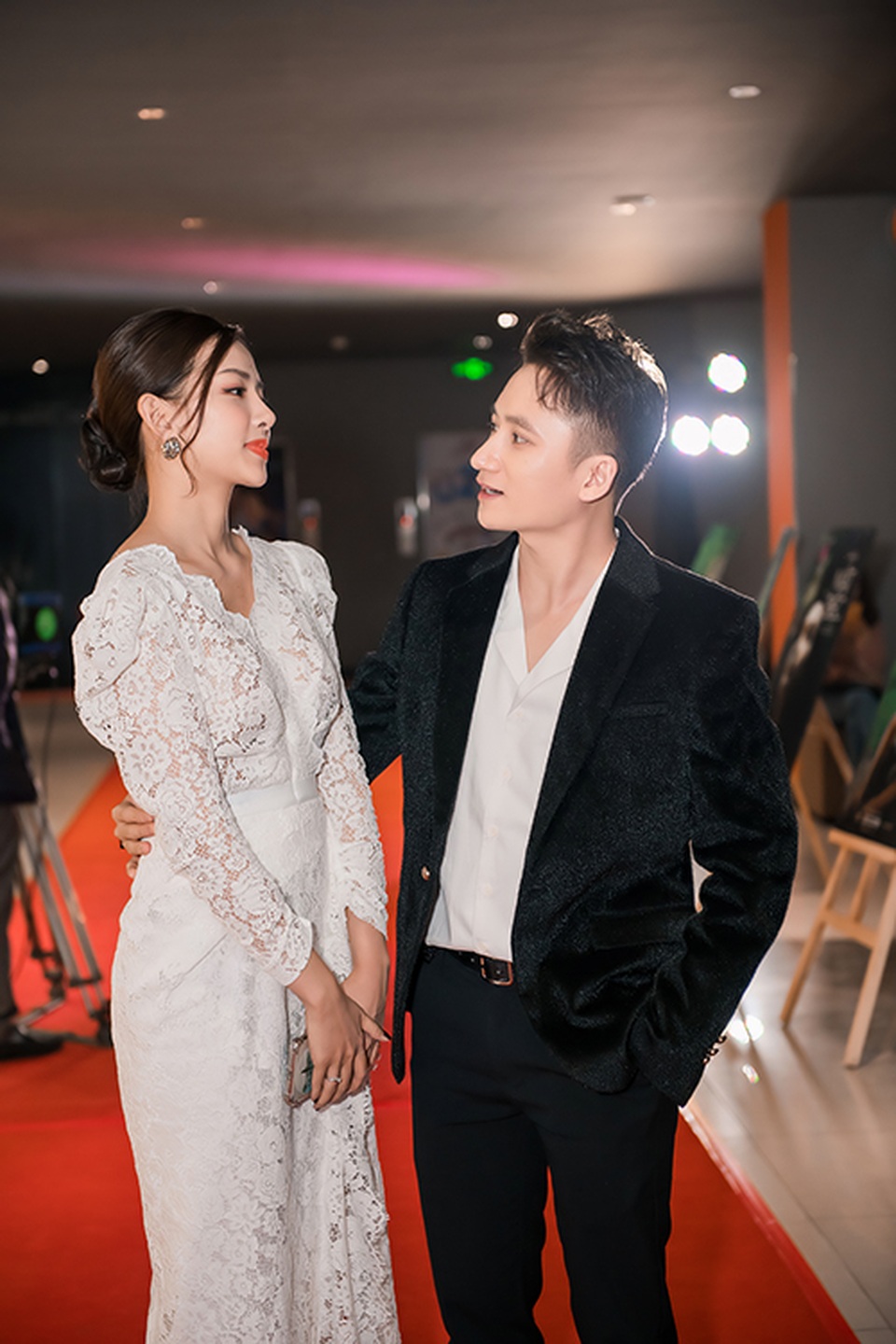 Phan Mạnh Quỳnh đưa vợ hotgirl đến ra mắt phim của Victor Vũ - 6 Phan Mạnh Quỳnh đưa vợ hotgirl đến ra mắt phim của Victor Vũ - 6