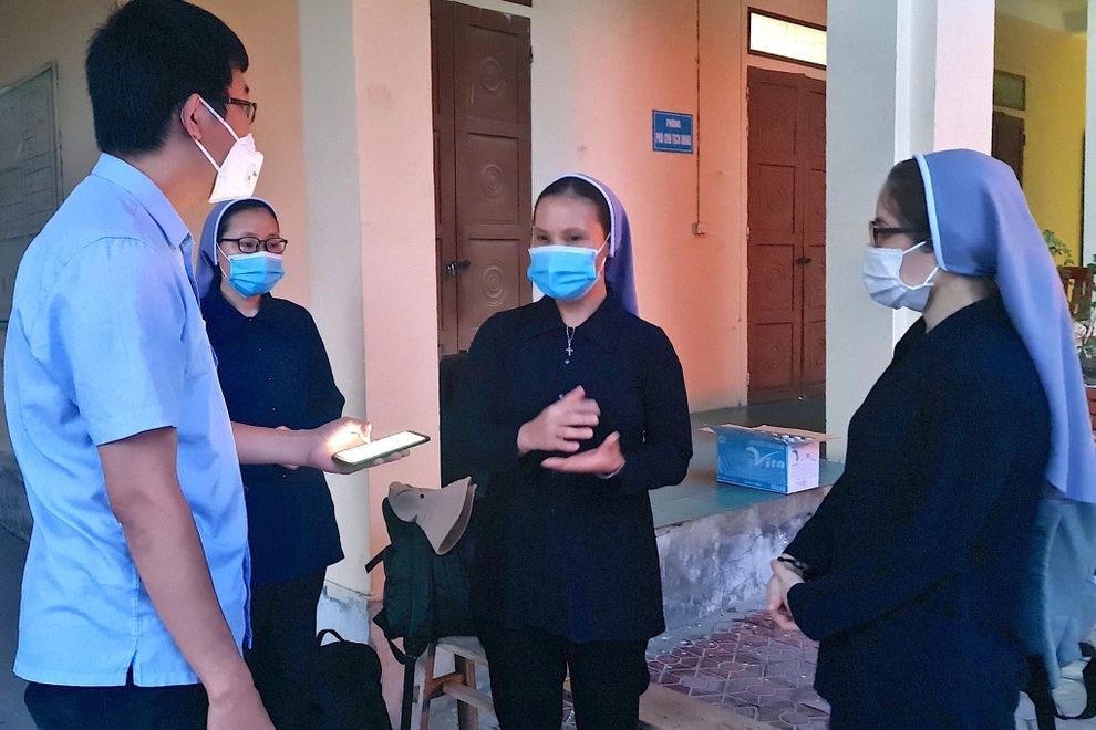 Nghệ An: 40 nữ tu tham gia lấy mẫu xét nghiệm Covid-19 ở thành phố Vinh - 1 Nghệ An: 40 nữ tu tham gia lấy mẫu xét nghiệm Covid-19 ở thành phố Vinh - 1