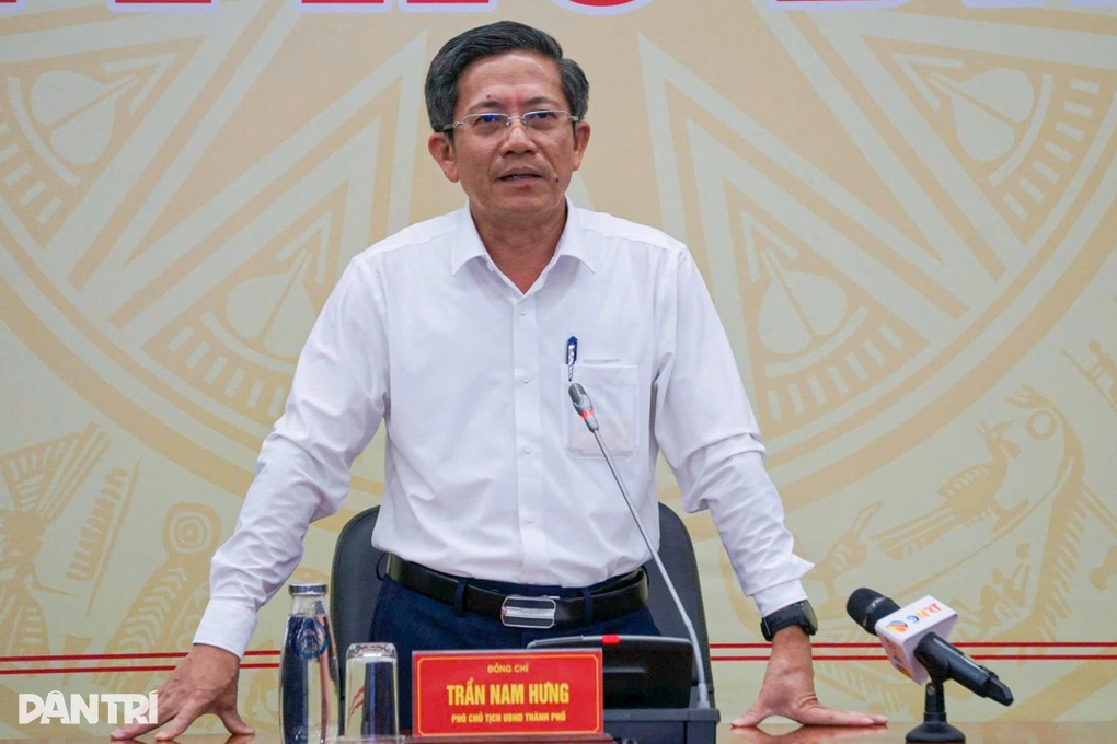 Lãnh đạo Đà Nẵng cảnh báo các xã, phường trước cơn bão mạnh Bualoi - 1 Lãnh đạo Đà Nẵng cảnh báo các xã, phường trước cơn bão mạnh Bualoi - 1