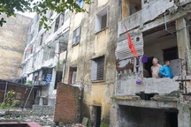 Vận động người dân ra khỏi chung cư nguy hiểm: Khó hơn lên trời!