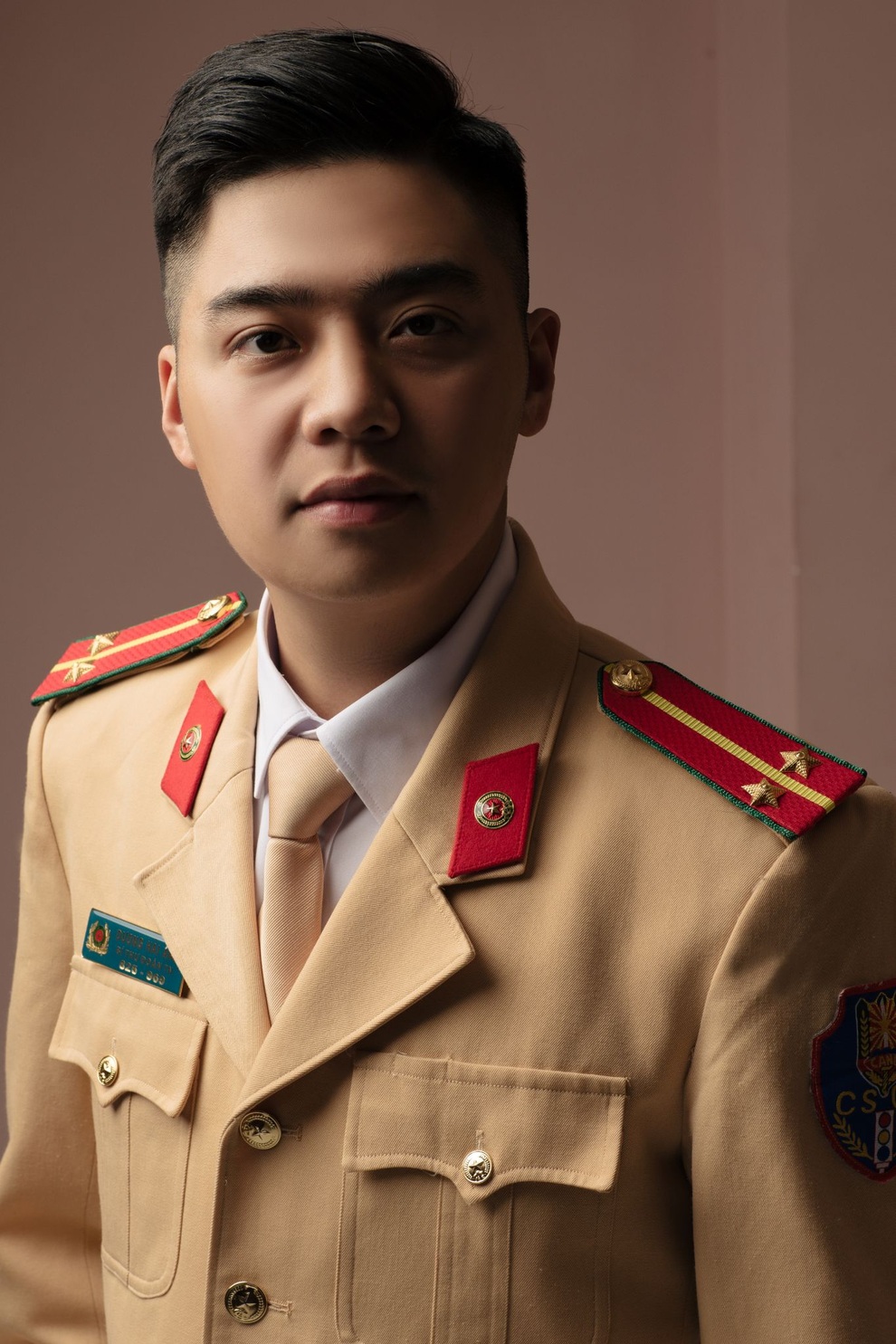Chiến sĩ công an với thành tích khủng, giúp trẻ vùng cao bữa cơm có thịt - 2 Chiến sĩ công an với thành tích khủng, giúp trẻ vùng cao bữa cơm có thịt - 2