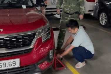 Khổ như sống chung cư: Bỏ tiền tỷ mua nhà nhưng không có chỗ gửi ô tô