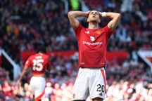 Man Utd gục ngã trước đội bóng nằm sát nhóm xuống hạng