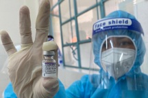 Bộ Y tế nói gì về tính an toàn của 2 lô vaccine Pfizer được tăng hạn dùng?