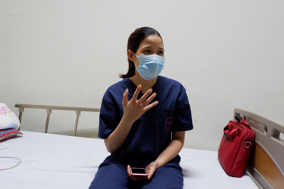 Bé trai chào đời trong phòng mổ dã chiến lúc nửa đêm - 2 Bé trai chào đời trong phòng mổ dã chiến lúc nửa đêm - 2