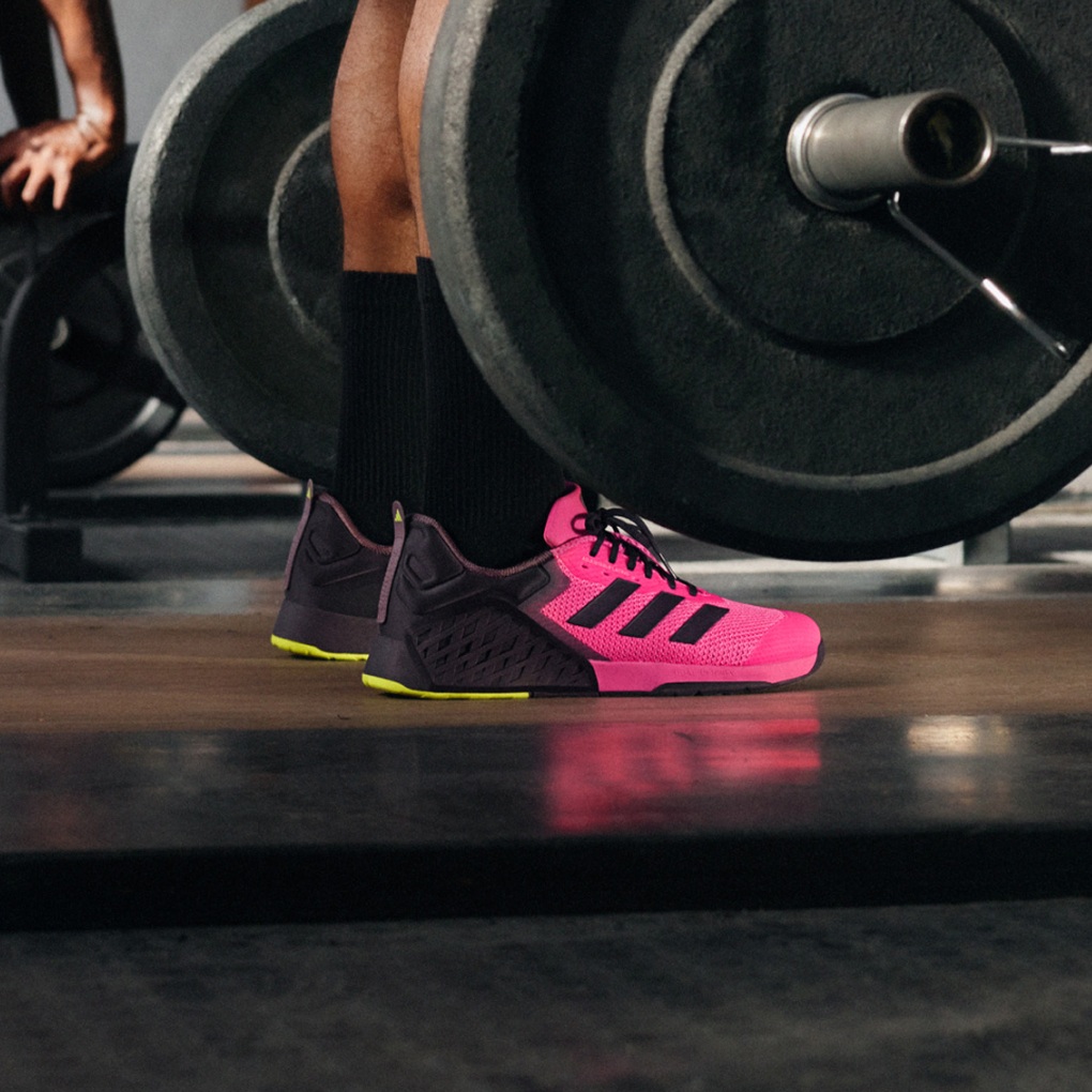 Tiềm ẩn nhiều nguy cơ với sức khỏe khi gymer đi chân trần tập luyện - 1 Tiềm ẩn nhiều nguy cơ với sức khỏe khi gymer đi chân trần tập luyện - 1