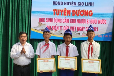 Ba nam sinh lớp 8 cứu bạn đuối nước: Đào hố cát, vùi bạn xuống để giữ ấm