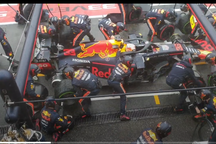 Video: Màn thay lốp xe đua F1 nhanh nhất thế giới