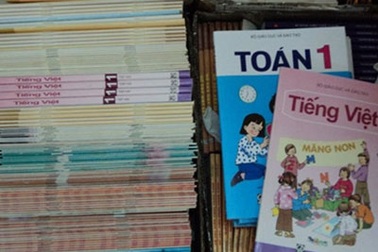 Tăng giá sách giáo khoa có ảnh hưởng tới học sinh nghèo?