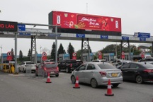 Sân bay Nội Bài mở một làn thu phí không dừng