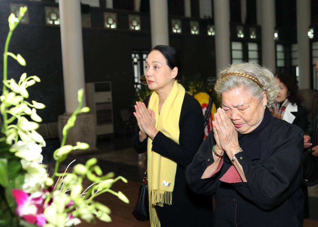 Đồng nghiệp, người thân xúc động tiễn biệt NSND Doãn Hoàng Giang - 6 Đồng nghiệp, người thân xúc động tiễn biệt NSND Doãn Hoàng Giang - 6