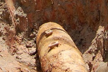 Kích nổ quả bom “ngủ quên” giữa cánh đồng