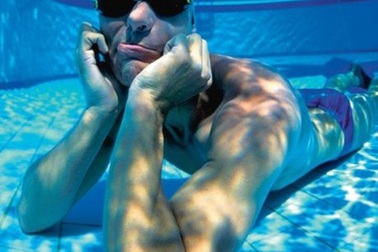 Người đàn ông có thể nín thở 22 phút dưới nước