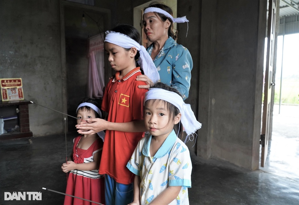 Chồng mất vì tai biến, vợ bệnh tim lo các con thơ đói ăn, thất học - 1 Chồng mất vì tai biến, vợ bệnh tim lo các con thơ đói ăn, thất học - 1