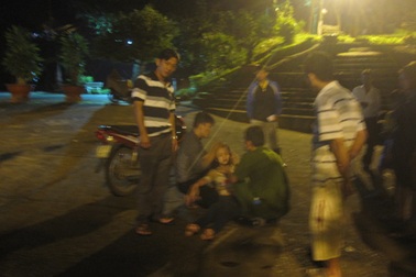 Cảnh sát cơ động cứu thành công thiếu nữ nhảy hồ tự tử