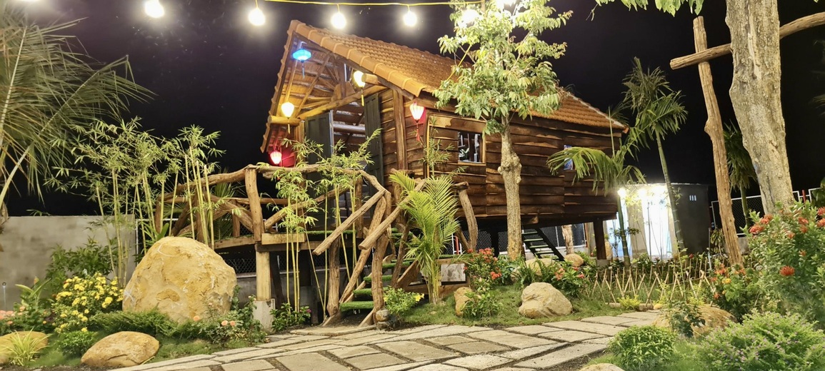 Chàng trai 9X gom đá và gỗ cũ, dựng nhà vườn 1.000m2 ở Buôn Mê Thuột - 2 Chàng trai 9X gom đá và gỗ cũ, dựng nhà vườn 1.000m2 ở Buôn Mê Thuột - 2