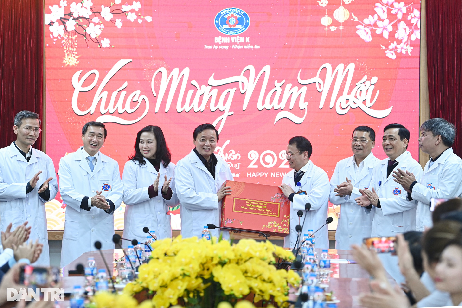 Phó Thủ tướng Trần Hồng Hà chúc Tết bệnh nhân, người lao động đêm 30 Tết - 17 Phó Thủ tướng Trần Hồng Hà chúc Tết bệnh nhân, người lao động đêm 30 Tết - 17
