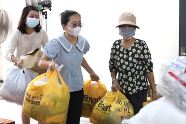 Những lời cầu nguyện được gửi cùng hàng cứu trợ từ TPHCM ra miền Trung