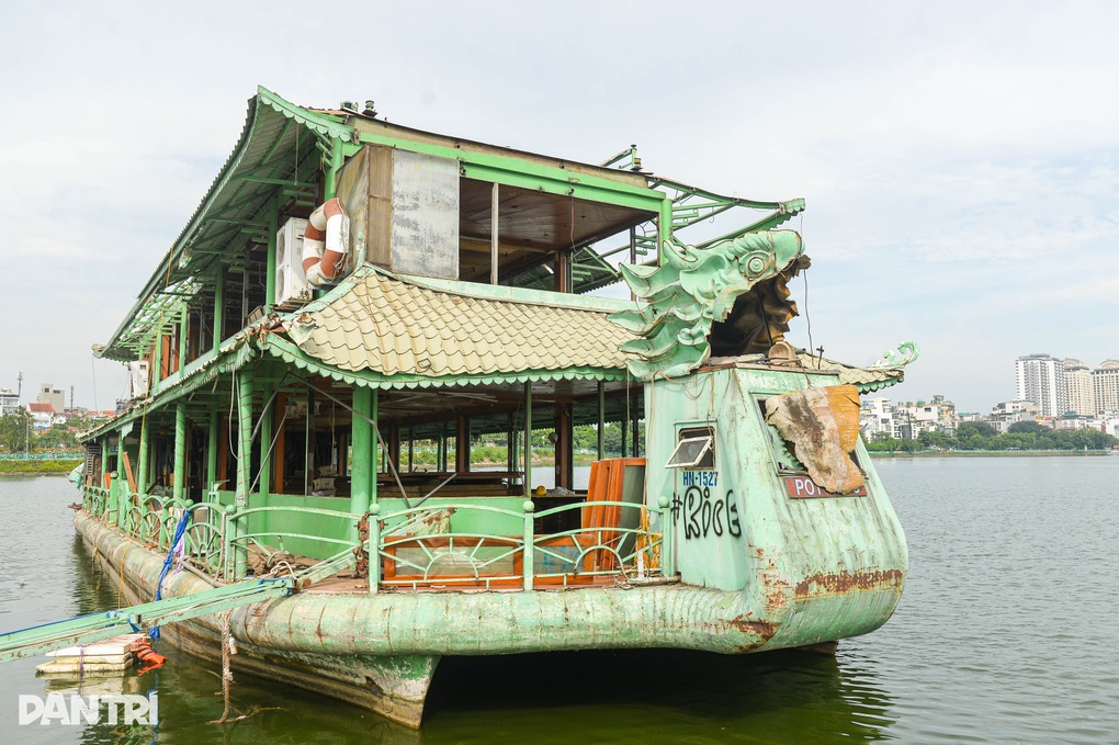 Tháo dỡ du thuyền cuối cùng ra khỏi hồ Tây - 3 Tháo dỡ du thuyền cuối cùng ra khỏi hồ Tây - 3
