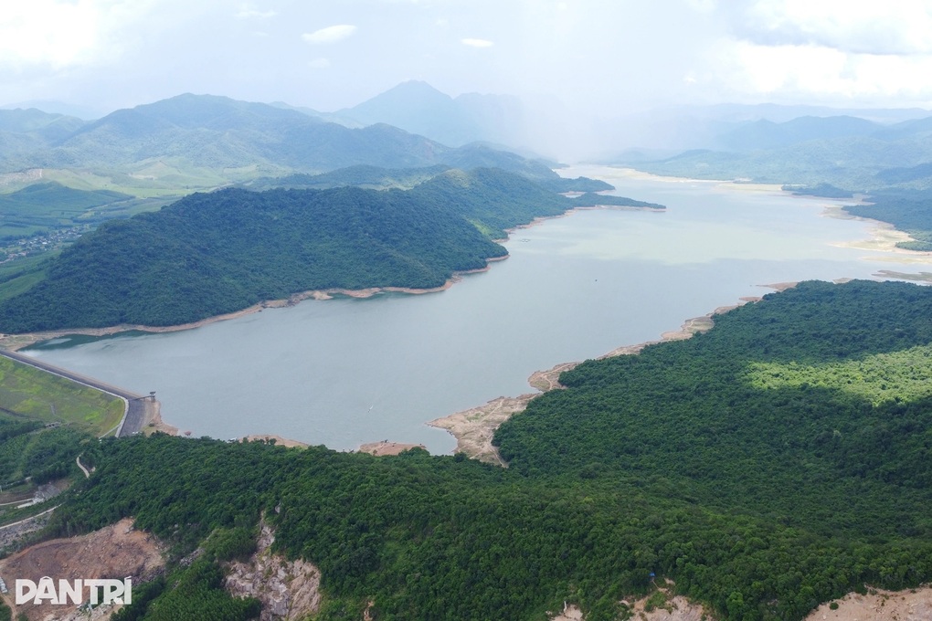 Nguy cơ sạt lở rình rập, Gia Lai lên phương án sơ tán dân ở 15 điểm nóng - 2 Nguy cơ sạt lở rình rập, Gia Lai lên phương án sơ tán dân ở 15 điểm nóng - 2