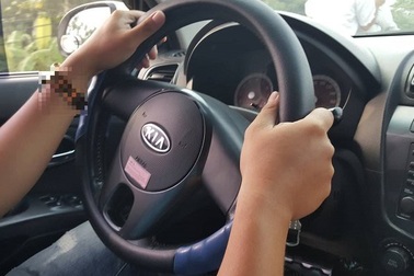 Nước mắt bà chủ khách sạn sau mối tình với tài xế riêng