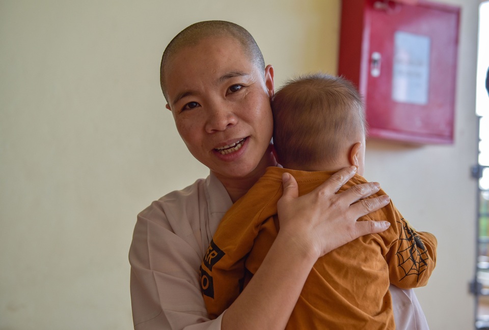 Chuyện về sư thầy Thích Đàm Ngoan và 18 đứa trẻ mồ côi - 5 Chuyện về sư thầy Thích Đàm Ngoan và 18 đứa trẻ mồ côi - 5