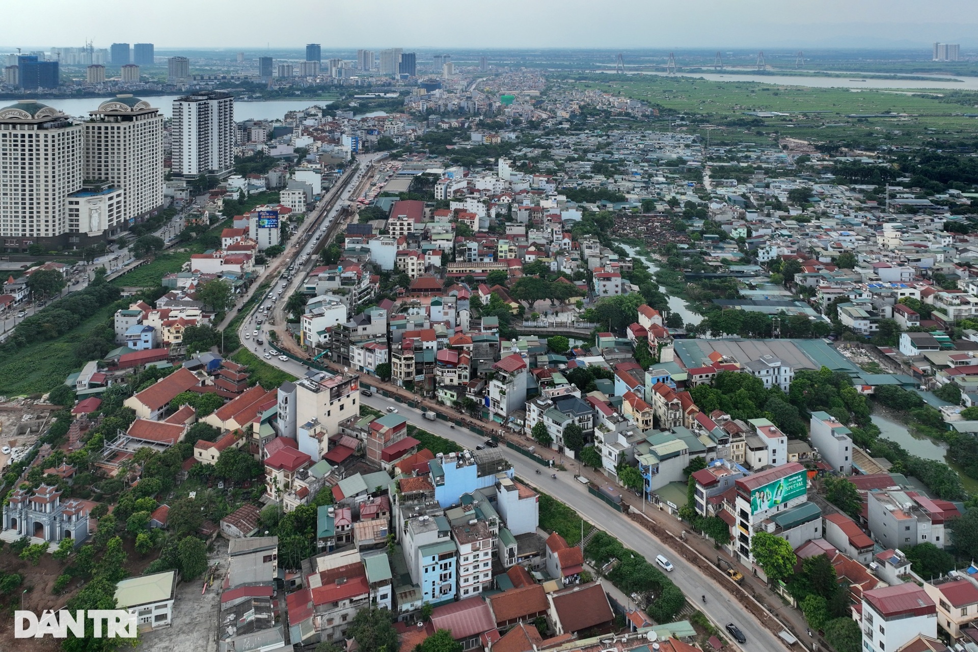 Dày đặc vết nứt mặt đường dự án thi công mở rộng đê Âu Cơ - 1 Dày đặc vết nứt mặt đường dự án thi công mở rộng đê Âu Cơ - 1