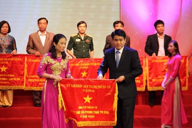 Công ty Cổ Phần Hà Yến vinh dự đón nhận Cờ thi đua của thành phố Hà Nội