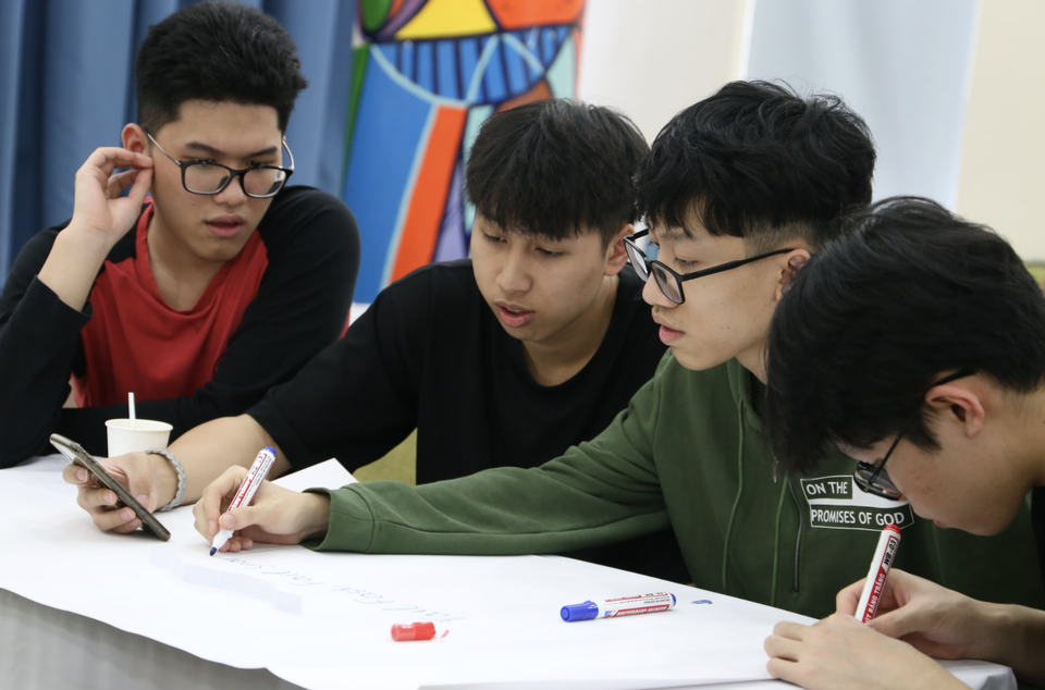 Học sinh sử dụng 100% tiếng Anh trong cuộc thi khám phá nghề nghiệp - 1 Học sinh sử dụng 100% tiếng Anh trong cuộc thi khám phá nghề nghiệp - 1