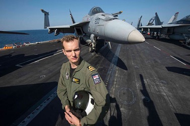 Cuộc sống trên tàu sân bay Mỹ ở ngoài khơi Iran