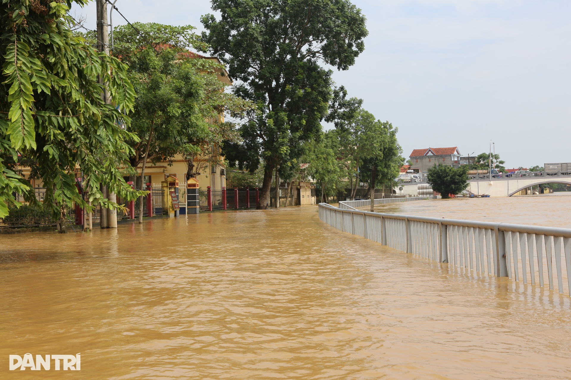 Lo lũ kinh hoàng như 2020, dân thấp thỏm ngồi canh mực nước - 3 Lo lũ kinh hoàng như 2020, dân thấp thỏm ngồi canh mực nước - 3