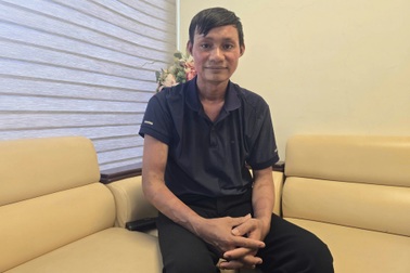 Bạn đọc Dân trí giúp người cha nghèo chiến thắng bệnh tật, tìm lại nụ cười