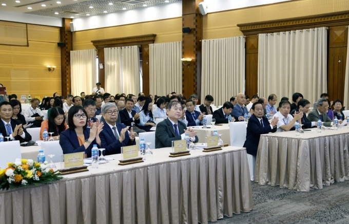 Các đại biểu tham dự.