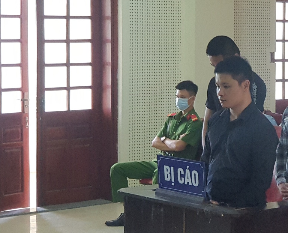 Tuyên án vụ 3 thanh niên ném bom xăng khiến hai mẹ con suýt mất mạng - 3 Tuyên án vụ 3 thanh niên ném bom xăng khiến hai mẹ con suýt mất mạng - 3