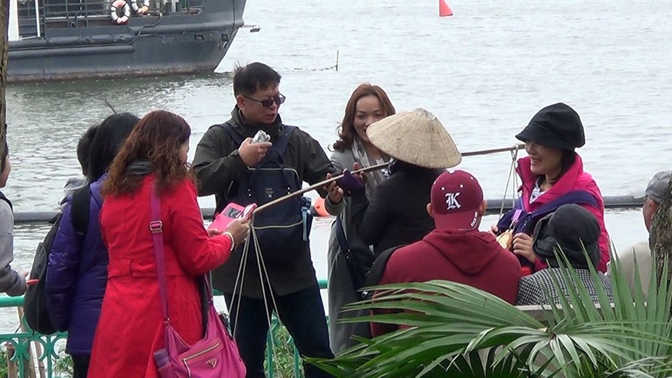 Du khách kém hài lòng khi mua sắm, tiêu dùng ở Hà Nội? - 3