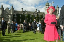 Nữ hoàng Anh Elizabeth II giàu cỡ nào?