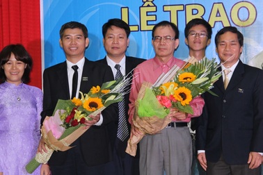 Dược Phẩm Nhất Nhất tặng 15 học bổng cho sinh viên Đại Học Y Dược Huế