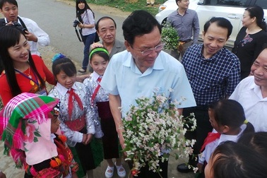 Bộ trưởng Giáo dục thăm thầy trò Lũng Cú