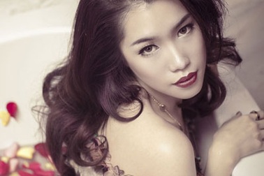 Huyền Trần Idol tái xuất với hình ảnh gợi cảm