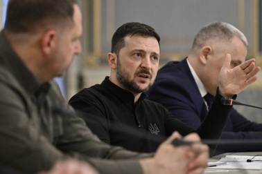 Ông Zelensky không thoải mái vì ông Trump điện đàm với ông Putin trước