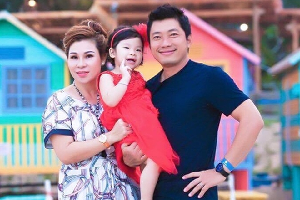 Kinh Quốc và vợ đại gia vẫn chưa tổ chức đám cưới - 4 Kinh Quốc và vợ đại gia vẫn chưa tổ chức đám cưới - 4