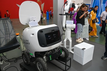 Trầm trồ loạt robot mang tầm vóc công nghệ Việt đi 5 châu