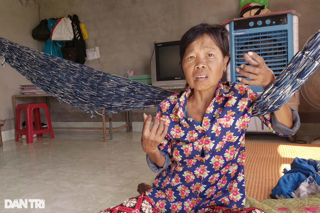 Mẹ nghèo bị tai nạn, con trai bán vé số mơ thành bác sĩ - 2 Mẹ nghèo bị tai nạn, con trai bán vé số mơ thành bác sĩ - 2