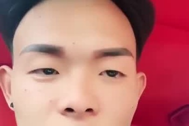 Một hành khách may mắn thoát chết trong vụ máy bay Trung Quốc rơi xuống núi