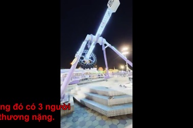 Khoảnh khắc trò chơi đu quay bất ngờ gãy đôi trong công viên giải trí